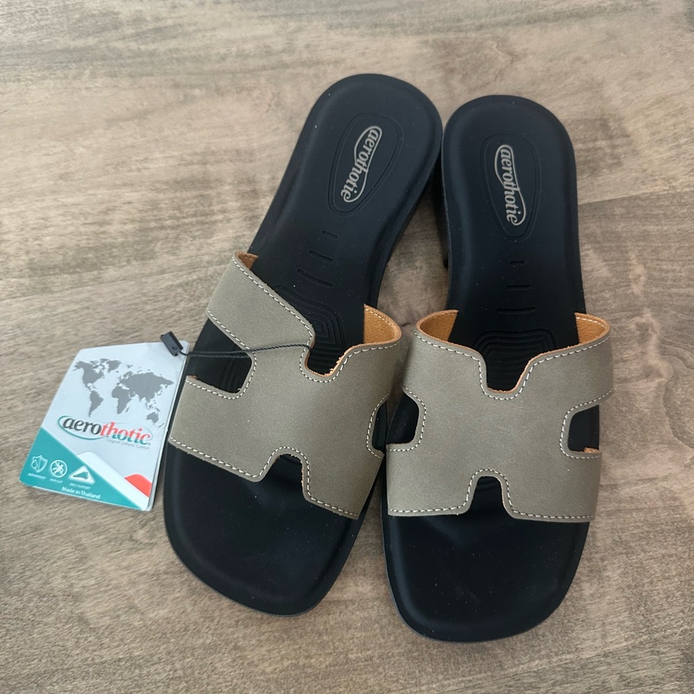 AeroThotic Black and Tan Slide Sandals